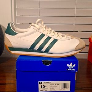 Adidas country   white and green  mens 10.5